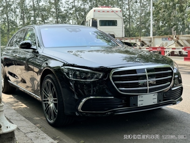 超豪華24款奔馳S500L四座老板座椅移動(dòng)的五星級(jí)酒店港口現(xiàn)車