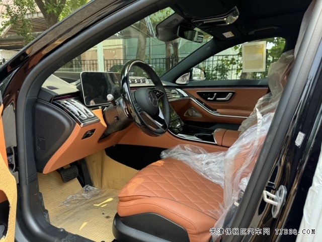超豪華24款奔馳S500L四座老板座椅移動(dòng)的五星級(jí)酒店港口現(xiàn)車