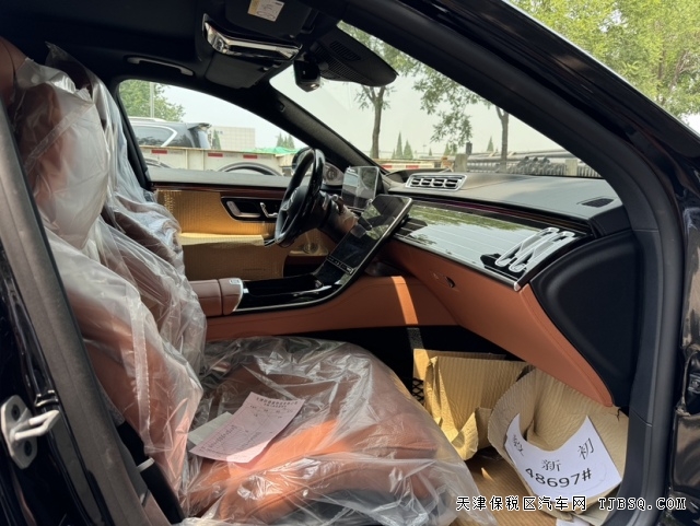 超豪華24款奔馳S500L四座老板座椅移動(dòng)的五星級(jí)酒店港口現(xiàn)車