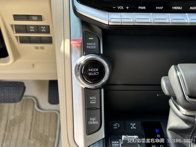 中東版酷路澤LC300 VXR三把鎖百萬(wàn)級(jí)別最實(shí)用配置車型