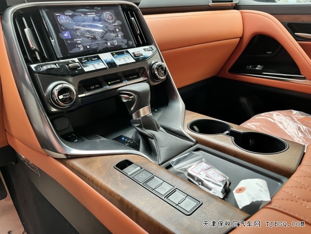中東版大油箱雷克薩斯LX600四座VIP港口最新配置行情