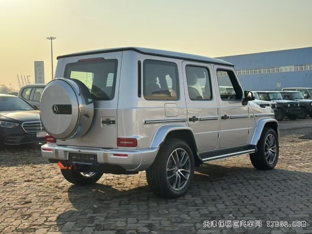 金屬銀25款奔馳G450d柴油3.0T中期改款港口最新配置行情