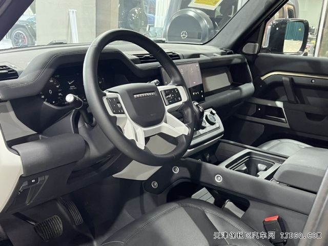 新款路虎衛(wèi)士130長(zhǎng)軸柴油D300高功率現(xiàn)車本家批發(fā)價(jià)
