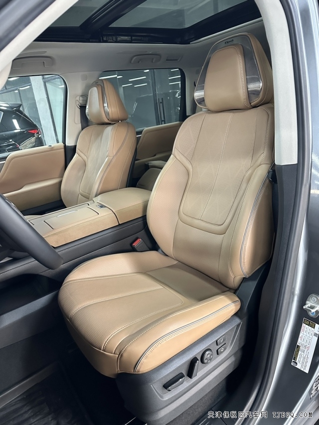 日系全尺寸SUV25款英菲尼迪QX80搭載3.5T新款發(fā)動(dòng)機(jī)