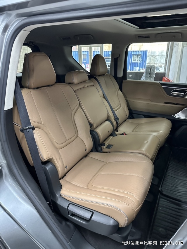 日系全尺寸SUV25款英菲尼迪QX80搭載3.5T新款發(fā)動(dòng)機(jī)