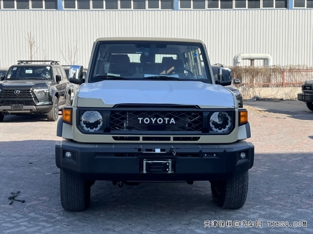 復(fù)古中東版2025款豐田 LC76 4.0 自動(dòng)檔兩把鎖港口現(xiàn)車