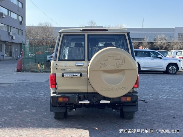復(fù)古中東版2025款豐田 LC76 4.0 自動(dòng)檔兩把鎖港口現(xiàn)車
