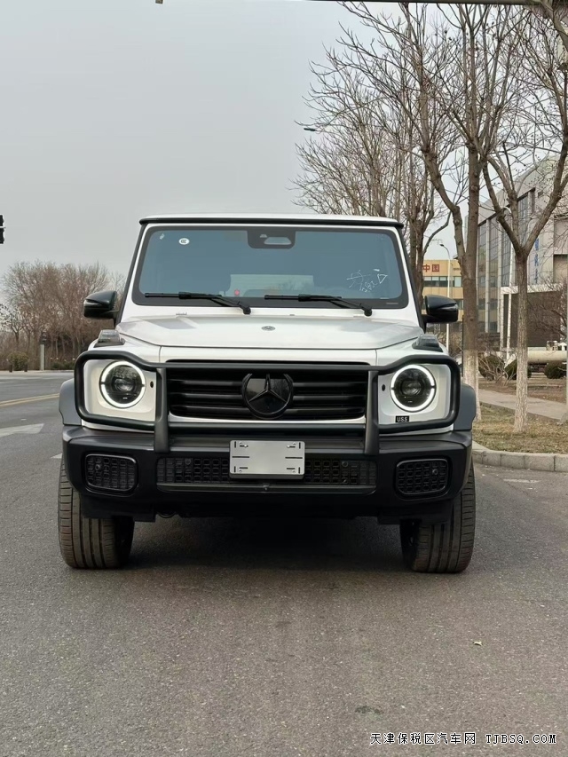 2025款加版奔馳G550稀缺熊貓版港口現(xiàn)車(chē)隨時(shí)提最新行情