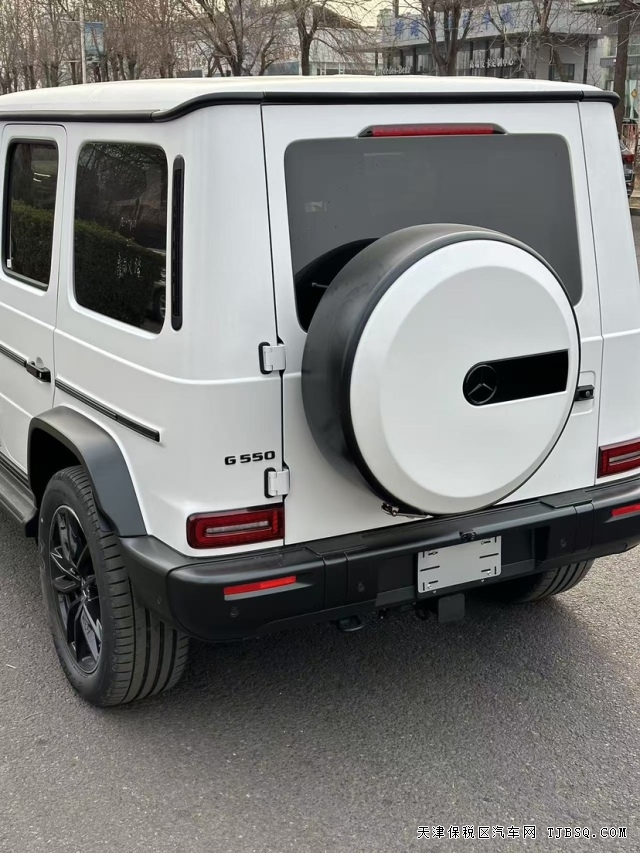 2025款加版奔馳G550稀缺熊貓版港口現(xiàn)車(chē)隨時(shí)提最新行情