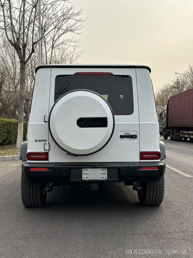 2025款加版奔馳G550稀缺熊貓版港口現(xiàn)車(chē)隨時(shí)提最新行情