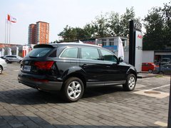 2013奧迪Q7 現(xiàn)車點位下調(diào)報價優(yōu)惠10萬