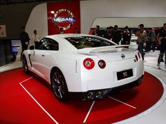 2014款日產(chǎn)GTR跑車 展廳現(xiàn)車僅售135萬(wàn)