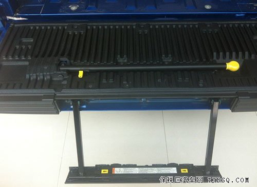 2014款福特猛禽F150 天津港口現(xiàn)車特惠57.3萬(wàn)起