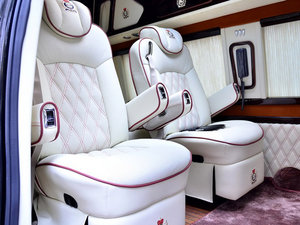 2014款福特E350豪華改裝版 現(xiàn)車125萬大賣中
