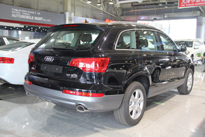 2014款?yuàn)W迪Q7美規(guī)版 路瑞現(xiàn)車(chē)67萬(wàn)起可分期購(gòu)車(chē)