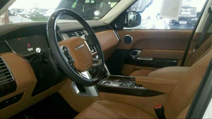 路虎攬勝行政版現(xiàn)車 周末最低持續(xù)特賣