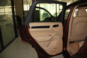 2014款保時捷卡宴柴油版 白米現(xiàn)車特惠季91萬