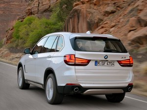 寶馬X5現(xiàn)車實(shí)力劇降 震撼飚底空前秒殺