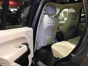 路虎攬勝行政版3.0現(xiàn)車抵港 價(jià)格超優(yōu)惠