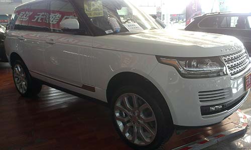 2014款美規(guī)路虎攬勝行政3.0 現(xiàn)車浮現(xiàn)底價