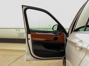 2014款寶馬X5跌破底價(jià) 港口現(xiàn)車怒放已開(kāi)賣