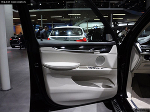 2014款寶馬X5現(xiàn)車折上折 現(xiàn)車震撼直降破底價