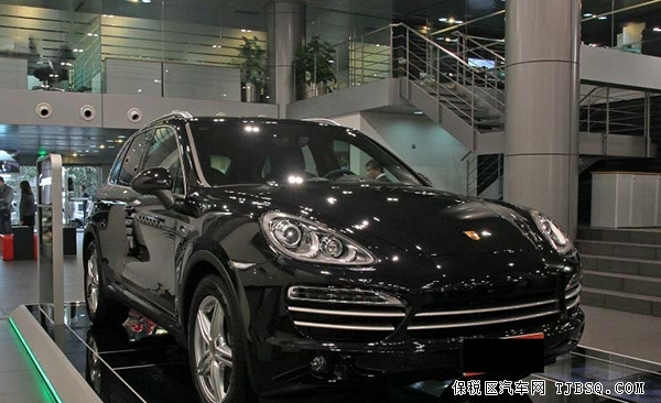 美規(guī)版保時捷卡宴鉑金版現(xiàn)車 絢麗典雅桃紅木