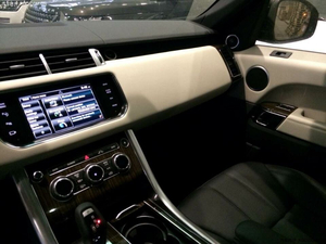 路虎攬勝運(yùn)動(dòng)港口現(xiàn)車 走量?jī)r(jià)出售瘋狂降價(jià)
