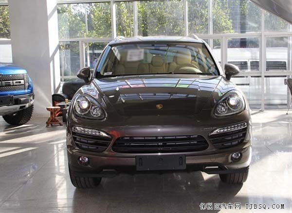 中規(guī)版保時捷卡宴桃花木 鉑金版現(xiàn)車優(yōu)惠3萬