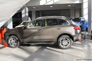 中規(guī)版保時捷卡宴桃花木 鉑金版現(xiàn)車優(yōu)惠3萬
