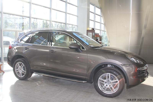 中規(guī)版保時捷卡宴桃花木 鉑金版現(xiàn)車優(yōu)惠3萬