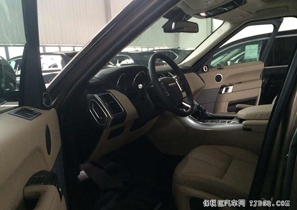 路虎攬勝運(yùn)動(dòng)現(xiàn)車到店 港口瘋狂實(shí)惠促銷中