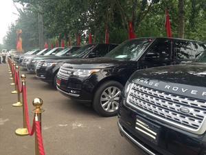 2014款路虎攬勝創(chuàng)世尊崇加長(zhǎng)版 天津現(xiàn)車限量特惠