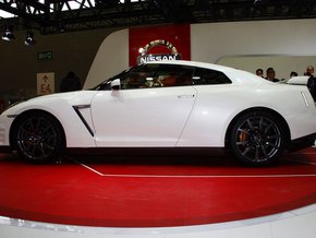 日產(chǎn)GTR極速超級跑車 現(xiàn)車保本價(jià)傳奇逆襲來