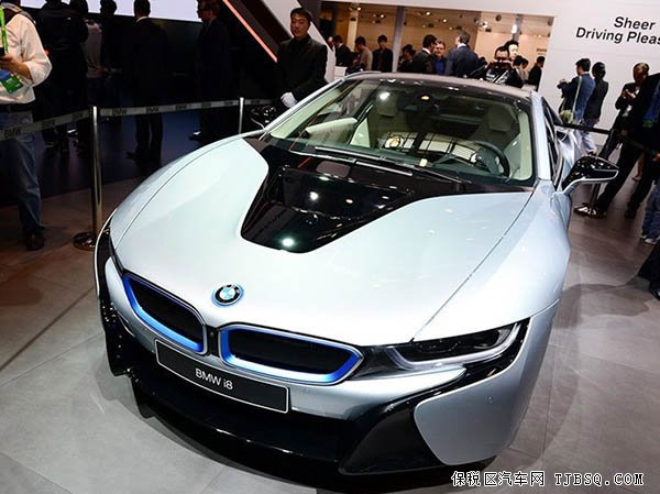 寶馬i8頂級(jí)超跑 奢華巨獻(xiàn)現(xiàn)車狂飆底價(jià)