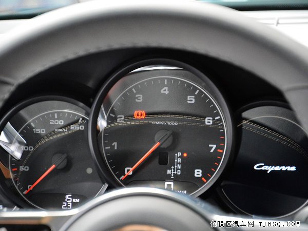 2015款保時捷卡宴現(xiàn)車到店 現(xiàn)正火爆熱銷中