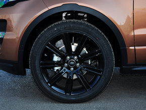 路虎極光緊湊SUV 現(xiàn)車年度狂減10萬極光報價