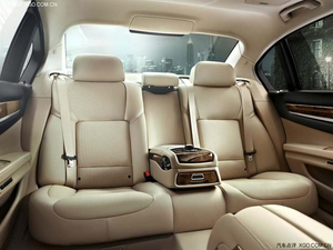 寶馬7系現(xiàn)車到店 現(xiàn)車慶元旦最高優(yōu)惠傾城巨獻(xiàn)