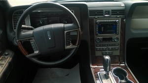 2014款林肯領(lǐng)航員現(xiàn)車(chē)促銷(xiāo) 現(xiàn)車(chē)鉅惠尊享價(jià)115萬(wàn)元