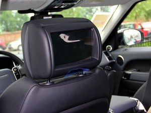 路虎攬勝運(yùn)動(dòng)版港口現(xiàn)車 攜手輝煌價(jià)值新體驗(yàn)
