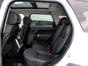 路虎攬勝運(yùn)動(dòng)版港口現(xiàn)車 攜手輝煌價(jià)值新體驗(yàn)