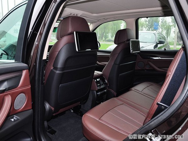 悅享進口寶馬X5現(xiàn)車 新年降新X5躍級優(yōu)惠專案