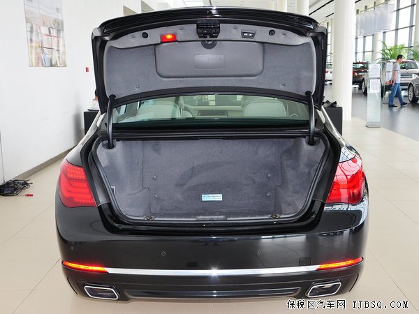寶馬7系現(xiàn)車雙惠利劍 數(shù)萬豪降7系新貴的追捧