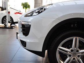 2015款保時(shí)捷卡宴 現(xiàn)車?yán)L(fēng)卡宴激情低價(jià)新風(fēng)尚