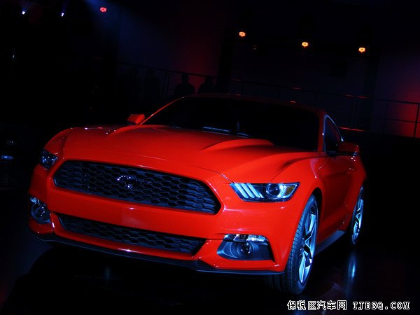 2015款福特野馬2.3T 現(xiàn)車賽道模式野馬性能報(bào)價(jià)