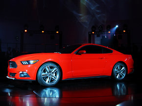 2015款福特野馬2.3T 現(xiàn)車賽道模式野馬性能報(bào)價(jià)