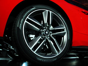 2015款福特野馬2.3T 現(xiàn)車賽道模式野馬性能報(bào)價(jià)