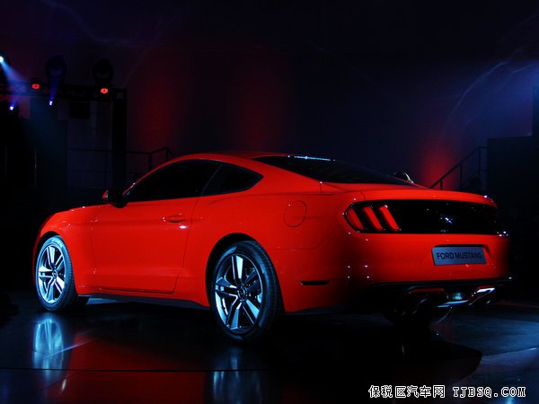 2015款福特野馬現(xiàn)車 增壓馬力新野馬實(shí)拍曝光