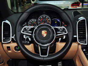 2015款保時捷卡宴現(xiàn)車熱賣 絕色Cayenne無限特惠