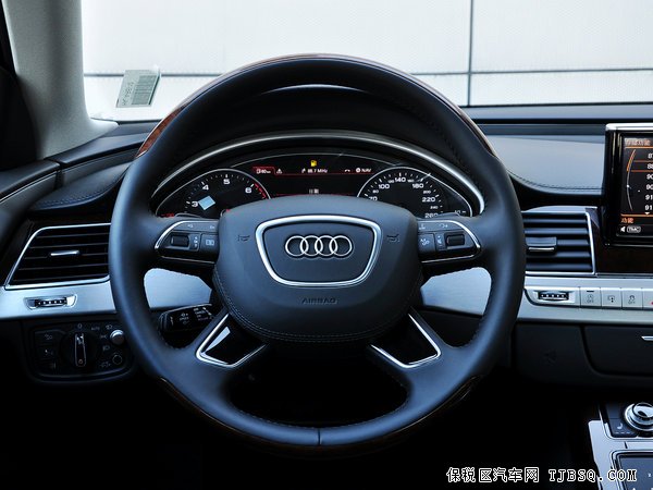 奧迪A8L凌駕都市 天津現(xiàn)車品質(zhì)享譽(yù)世界低價(jià)華麗歸來(lái)